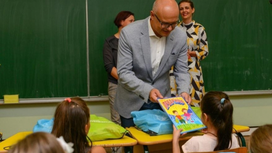 VUČEVIĆ PRVACIMA POŽELEO USPEŠAN POČETAK ŠKOLOVANJA "Dragi roditelji, budite ponosni na svoje potomke" (FOTO)