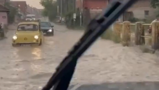 GADNO NEVREME POTOPILO JUG SRBIJE Pogledajte kako reke teku ulicama Vranja (VIDEO)