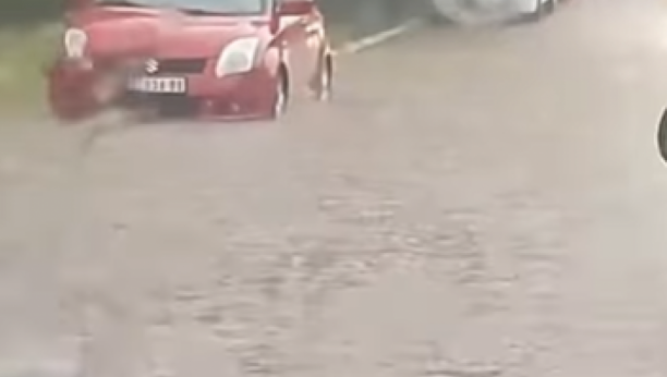 POTOP U BORU! Grad pod vodom, jako nevreme paralisalo saobraćaj (VIDEO)