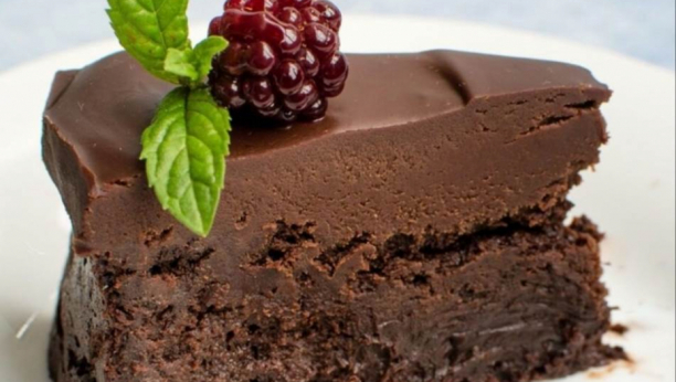 NAJUKUSNIJA POSLASTICA IKADA Čokoladni kolač koji se topi u ustima
