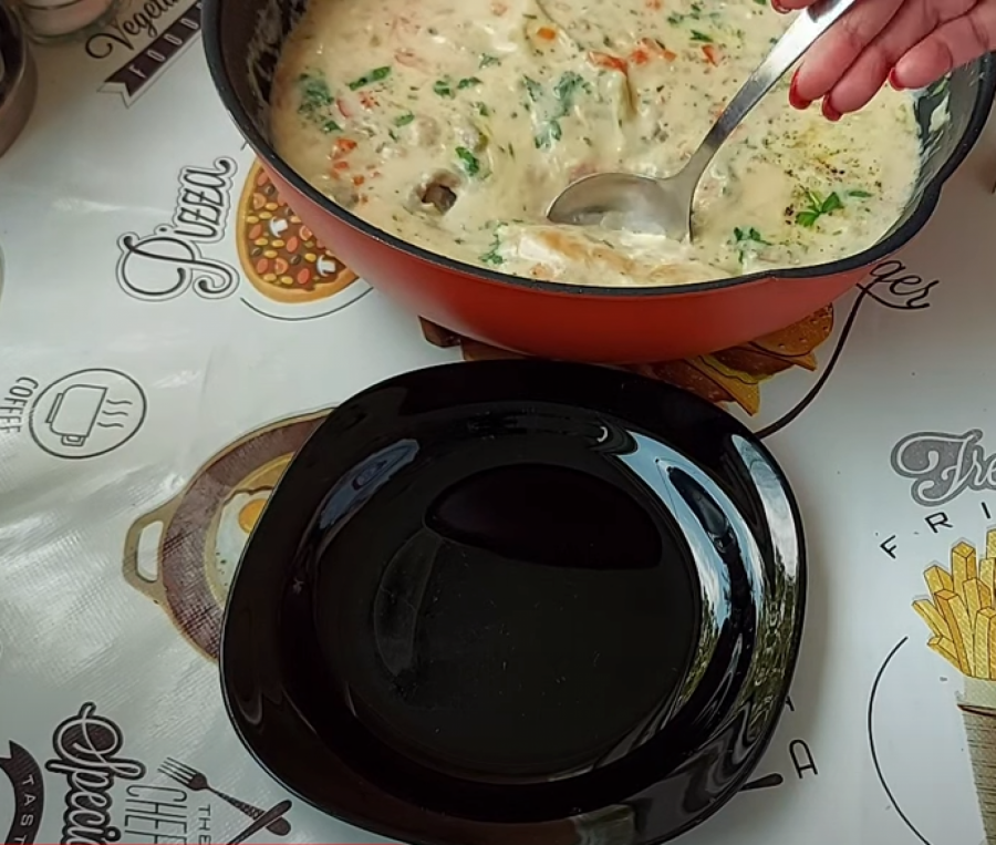 NAPRAVITE PILETINU U SOSU OD ŠAMPINJONA Pripremite ukusno jelo po bakinom receptu (VIDEO)