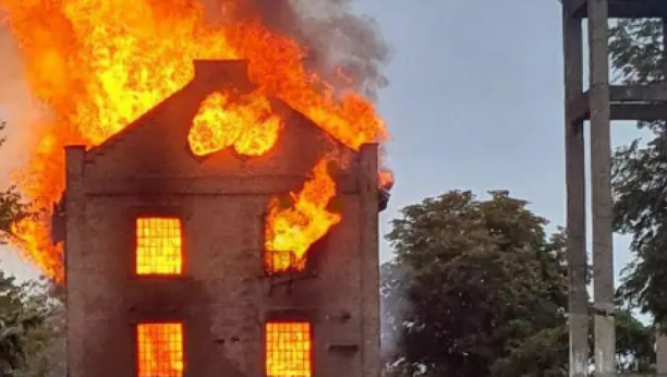 BUKTI VATRA U ŠAPCU Ogroman požar u napuštenom mlinu (FOTO/VIDEO)