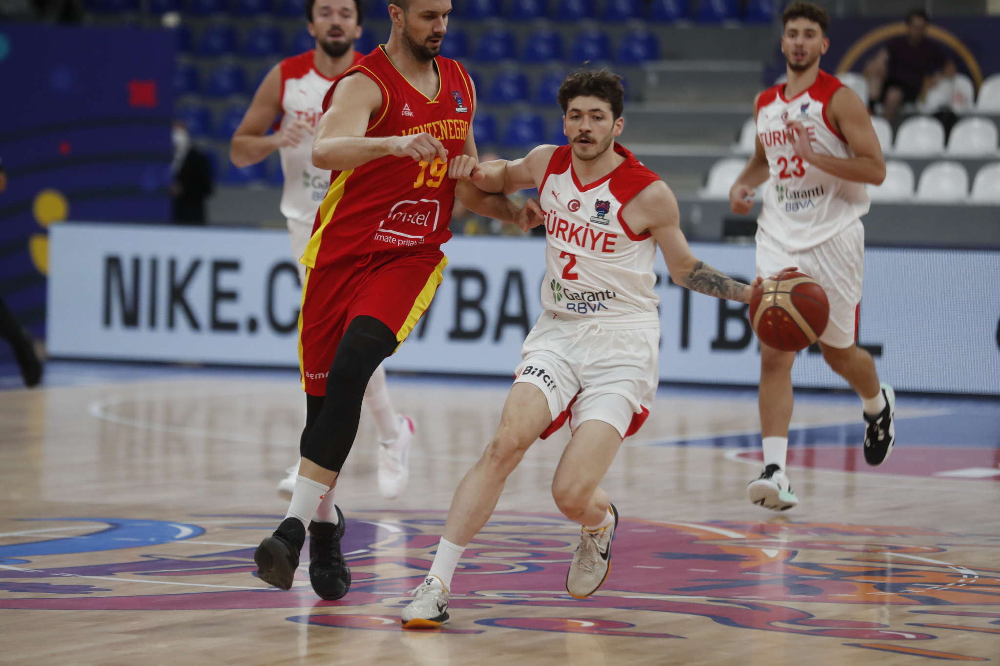 NIŠTA OD SENZACIJE Crnogorci bili pred iznenađenje, pa sve prosuli u završnici - Turska upisala prvu pobedu