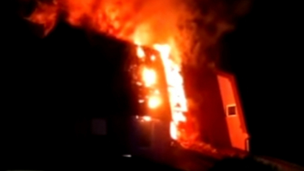 POŽAR U HRVATSKOJ Izgorelo više kuća u vatrenoj stihiji, dim kuljao i do 10 metara u vis