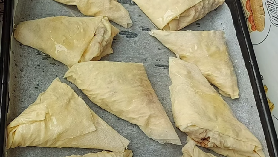 SJAJNA IDEJA ZA DORUČAK ILI VEČERU Hrskavi i ukusni trouglići sa mesom (VIDEO)