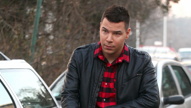 STRAVIČNA TRAGEDIJA ZADESILA JE ZVEZDU GRANDA! Pevaču je devojka umrla na nastupu, a sada je progovorio o potresnim detaljima