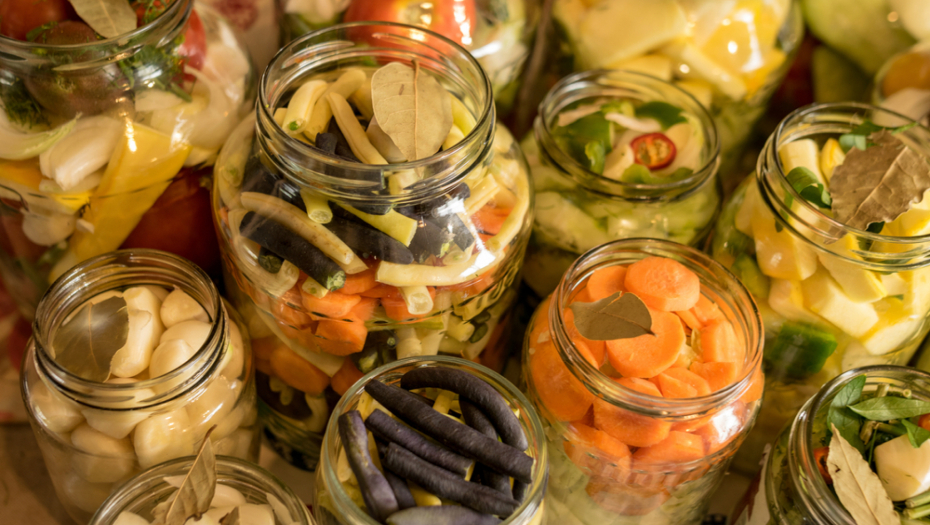 KOLIKO SE STAVLJA SIRĆETA, A KOLIKO VODE U ZIMNICU Trik iskusnih kuvarica uz koji ćete brzo ukiseliti svako povrće