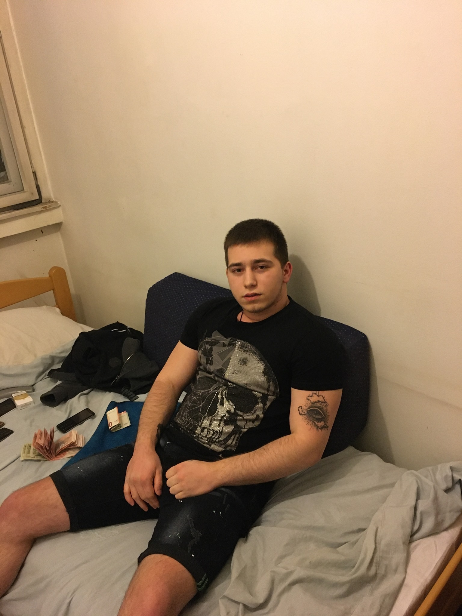 KLINAC S KARABURME UBIJAO ZA MAFIJU GLUMEĆI ŽENU Crnogorska policija rasvetlila ubistvo jednog od šefova škaljarskog klana u Budvi