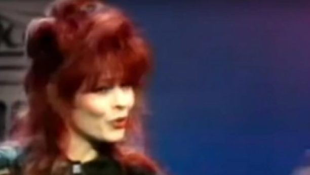 UZROK SMRTI PEVAČICE I DALJE PRAVA MISTERIJA Harala je devedesetih, a kolege nisu smele da pevaju hitove ove crvenokose lepotice