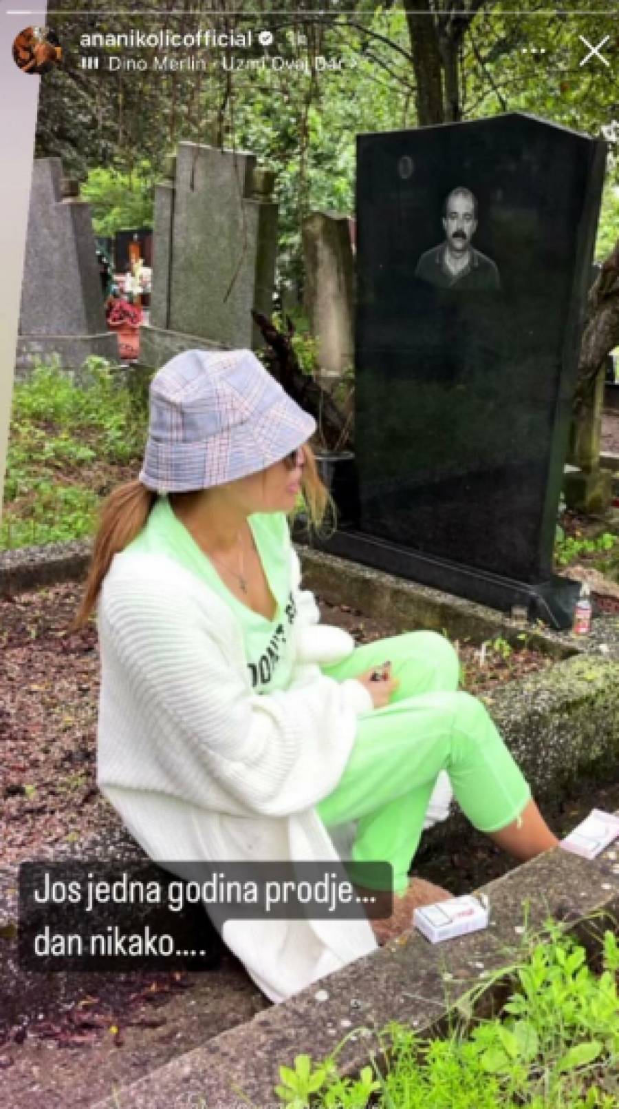 ANA NIKOLIĆ OBJAVILA FOTOGRAFIJU KAKO SEDI PORED OČEVOG GROBA Pevačica ceo život žali za njim, sada poručila jedno
