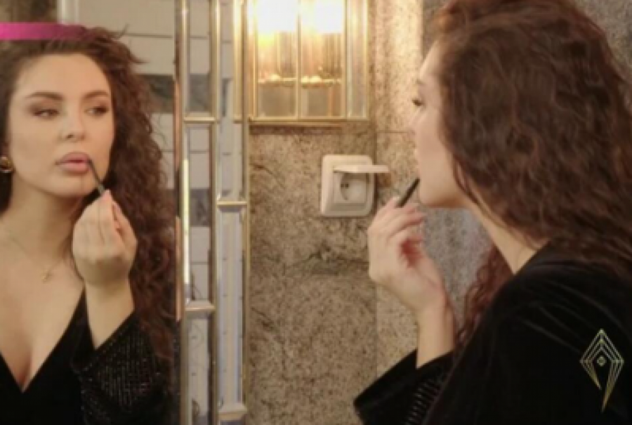 OVO JE ŽENA ADAMA ADAKTARA Andžela se prvi put pojavila, pokazala trudnički stomak, a evo kako izgleda (FOTO)