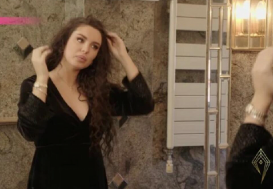 OVO JE ŽENA ADAMA ADAKTARA Andžela se prvi put pojavila, pokazala trudnički stomak, a evo kako izgleda (FOTO)