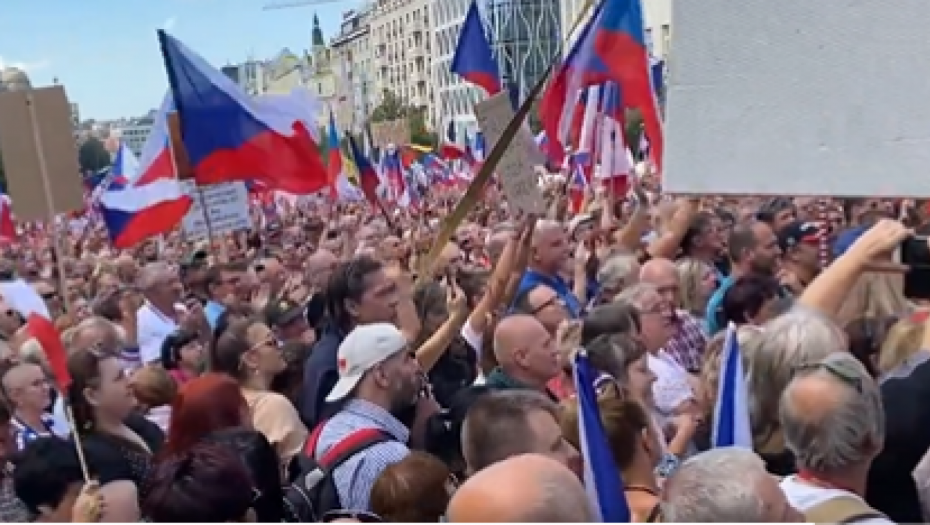ČESI PROTIV EU I NATO Oko 100.000 ljudi u Pragu na protestima, traže vojnu neutralnost i gas od Rusije (FOTO,VIDEO)