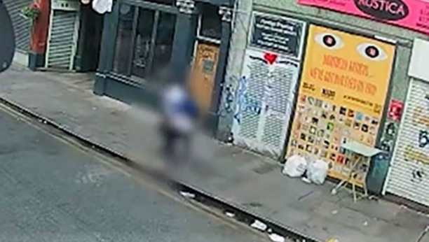 PREBIJEN I OSTAVLJEN DA UMRE Jezivi snimak brutalne tuče sa ulica Mančestera obišao planetu (VIDEO)