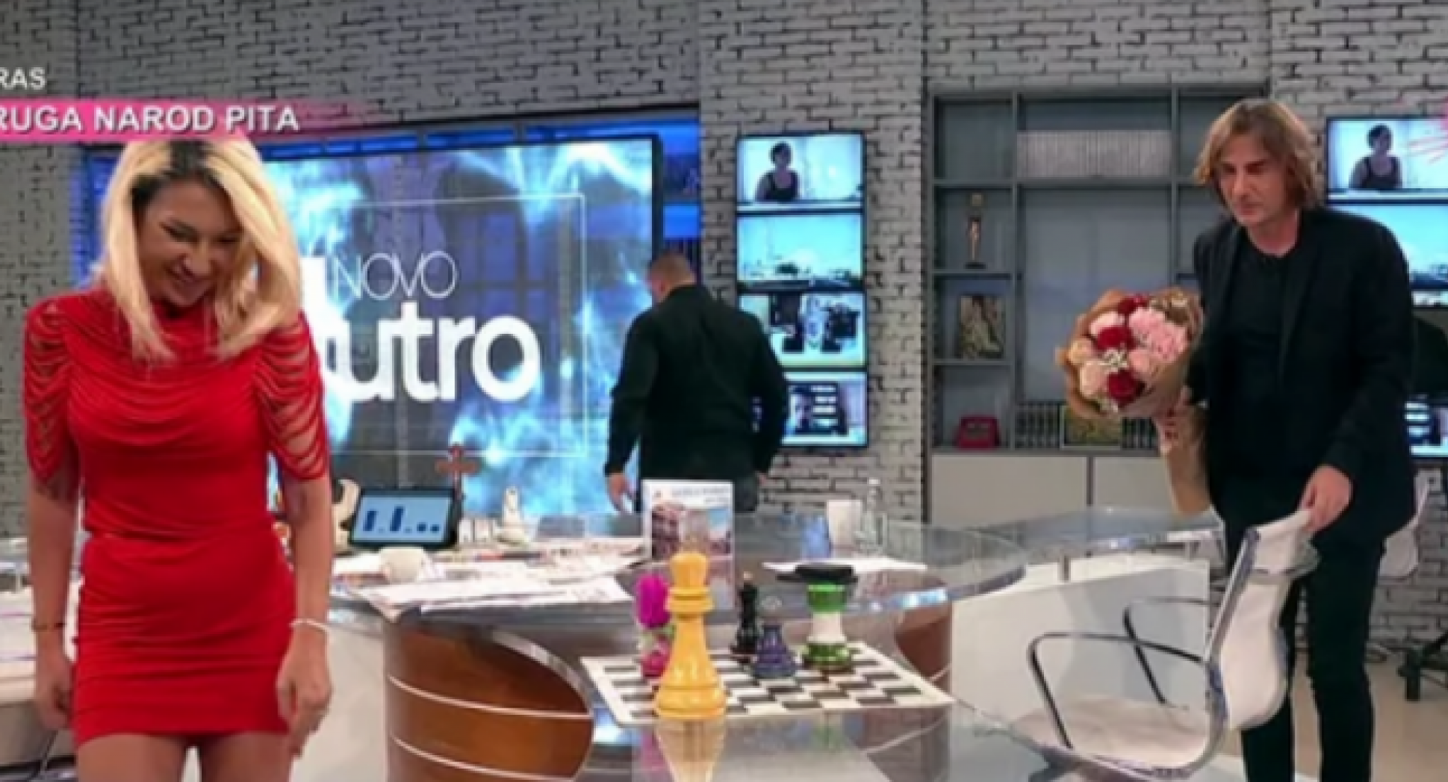 ŽELJKO MITROVIĆ IZNENADIO JOVANU JEREMIĆ Uživo u emisiji joj doneo poklon kom se nije nadala: Imam tremu