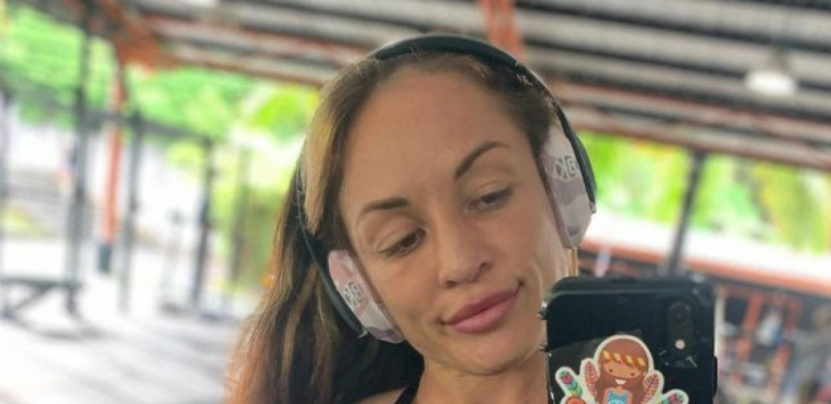 POKAZALA GOLE GRUDI U RINGU Poznata fajterka šokirala publiku, zbog njenih oblina gledaoci zanemeli (VIDEO/FOTO)