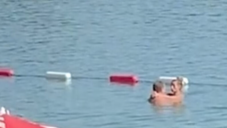 S*KS NA JAVNOM MESTU PRED SVIMA Zaneli se i prepustili strastima, zaboravili da se za ovo plaća kazna i to ne mala! (VIDEO)