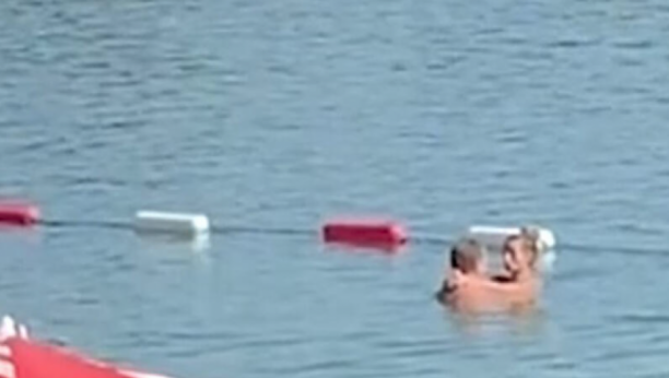 S*KS NA JAVNOM MESTU PRED SVIMA Zaneli se i prepustili strastima, zaboravili da se za ovo plaća kazna i to ne mala! (VIDEO)