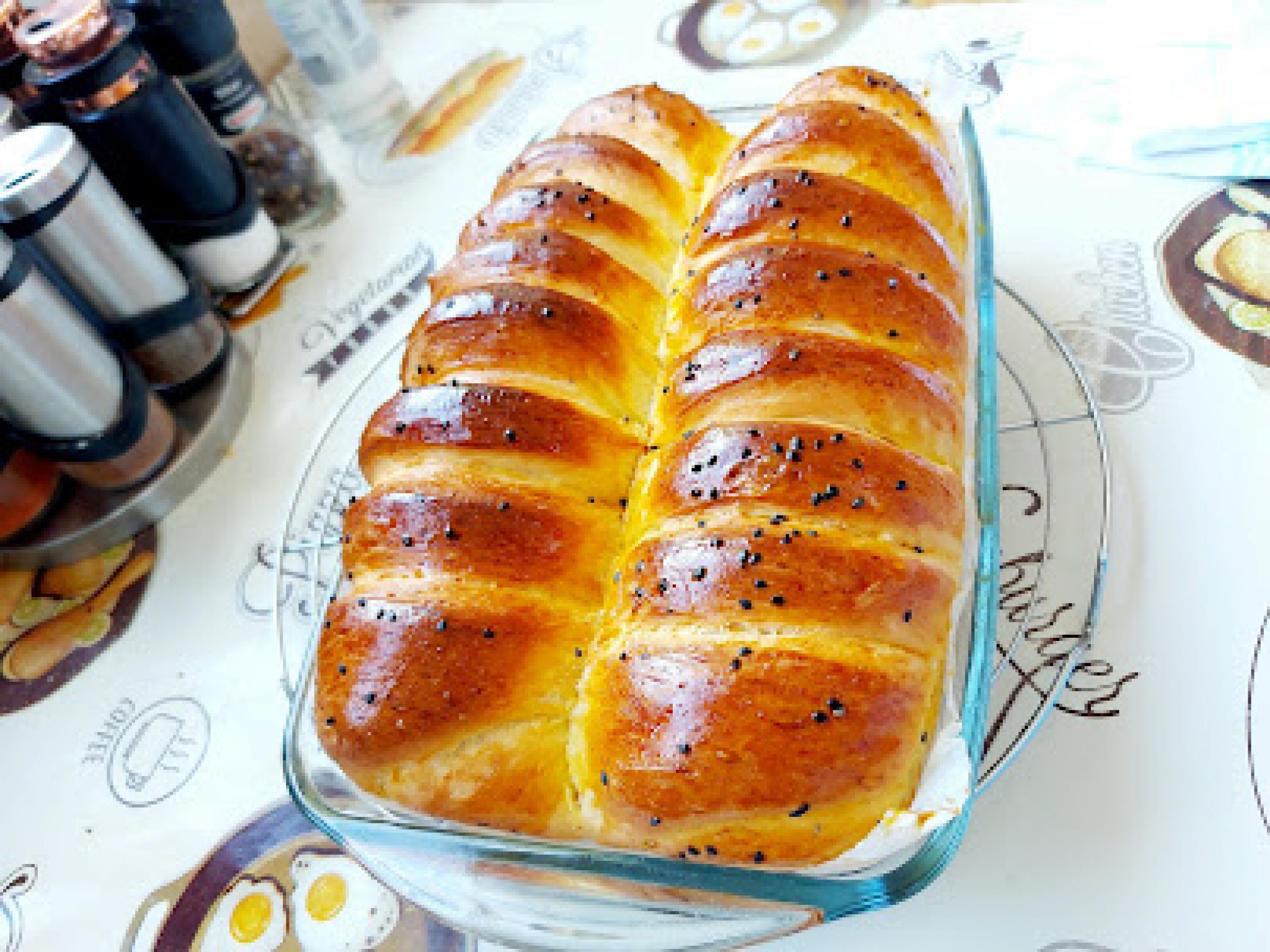 ZAMESITE DA KUHINJA ZAMIRIŠE Uz mekane, a hrskave hleb - kifle, najlepši početak dana