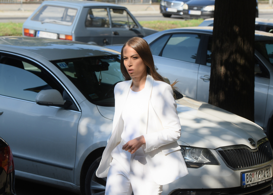 DIJANA HRKALOVIĆ STIGLA SVA U BELOM! Nastavlja se suđenje bivšoj državnoj sekretarki MUP u Specijalnom sudu