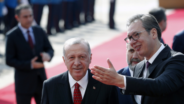 DOLAZI ERDOGAN, PET KLJUČNIH TEMA NA STOLU Turski predsednik danas stiže u dvodnevnu posetu Beogradu