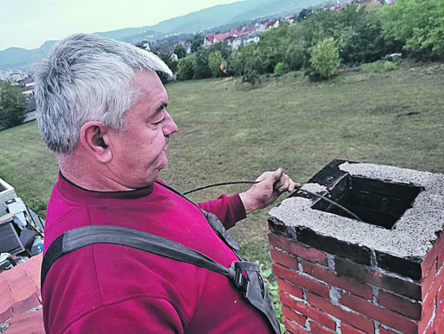 VELIKA POTRAŽNJA ZA DIMNIČARIMA Oprez! Za čišćenje dimnjaka i kotla tražili 8.000 dinara
