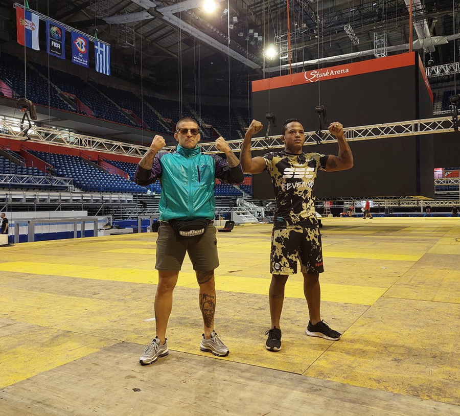 VIDEĆEMO ŠTA JE TVRĐE - BEOGRADSKI ASFALT ILI BRAZILSKA FAVELA Vaso Bakočević poslao moćnu poruku pred MMA spektakl