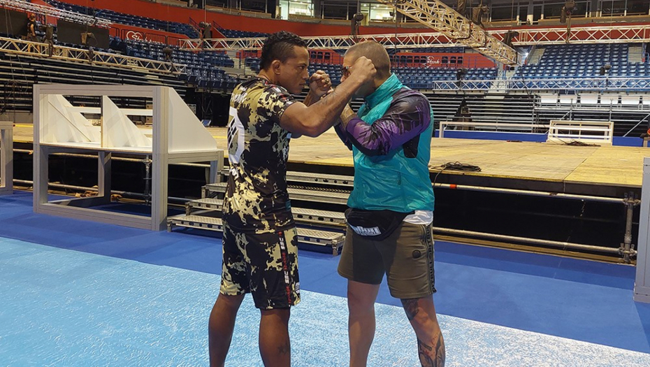 VIDEĆEMO ŠTA JE TVRĐE - BEOGRADSKI ASFALT ILI BRAZILSKA FAVELA Vaso Bakočević poslao moćnu poruku pred MMA spektakl