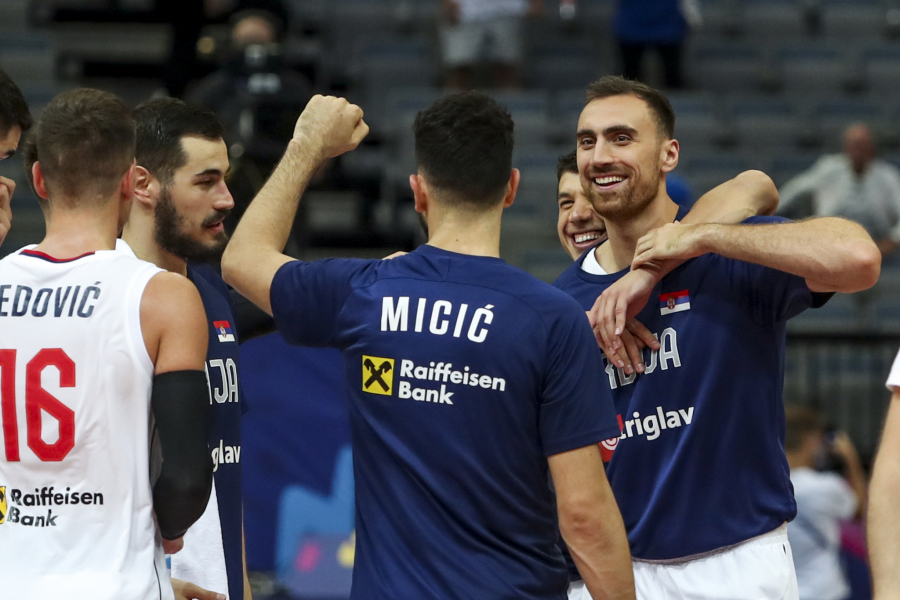 NAVIJAMO DA SRBIJA OSVOJI ZLATO Crnogorci svim srcem uz Pešićeve 