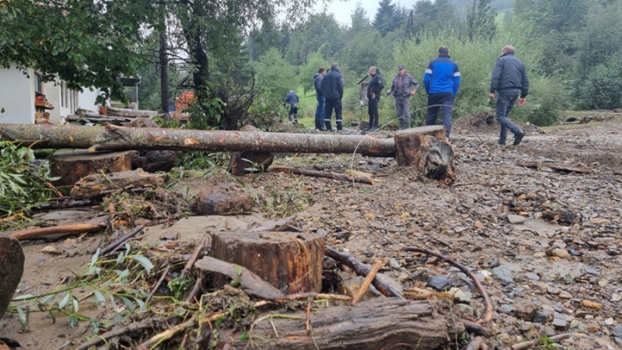 DOMOVI I DALJE ODSEČENI OD SVETA Posle nevremena još uvek vanredno u ivanjičkim selima (FOTO)