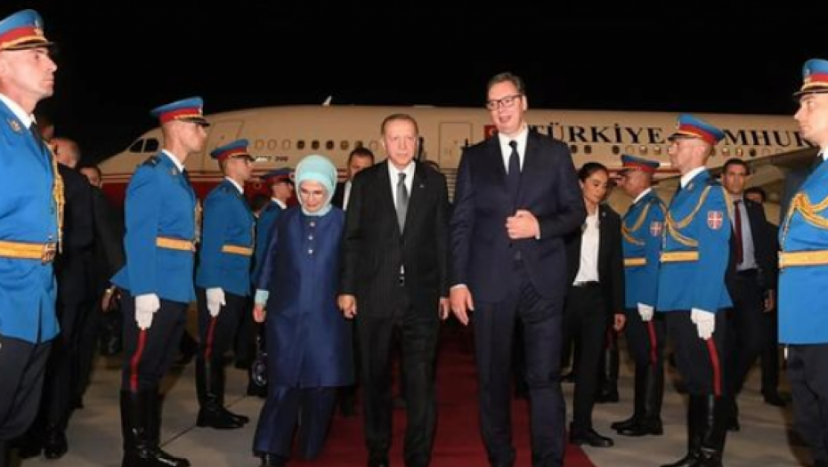 VUČIĆ DOČEKAO ERDOGANA "Dobro došli u Srbiju, dragi prijatelju!" (FOTO)