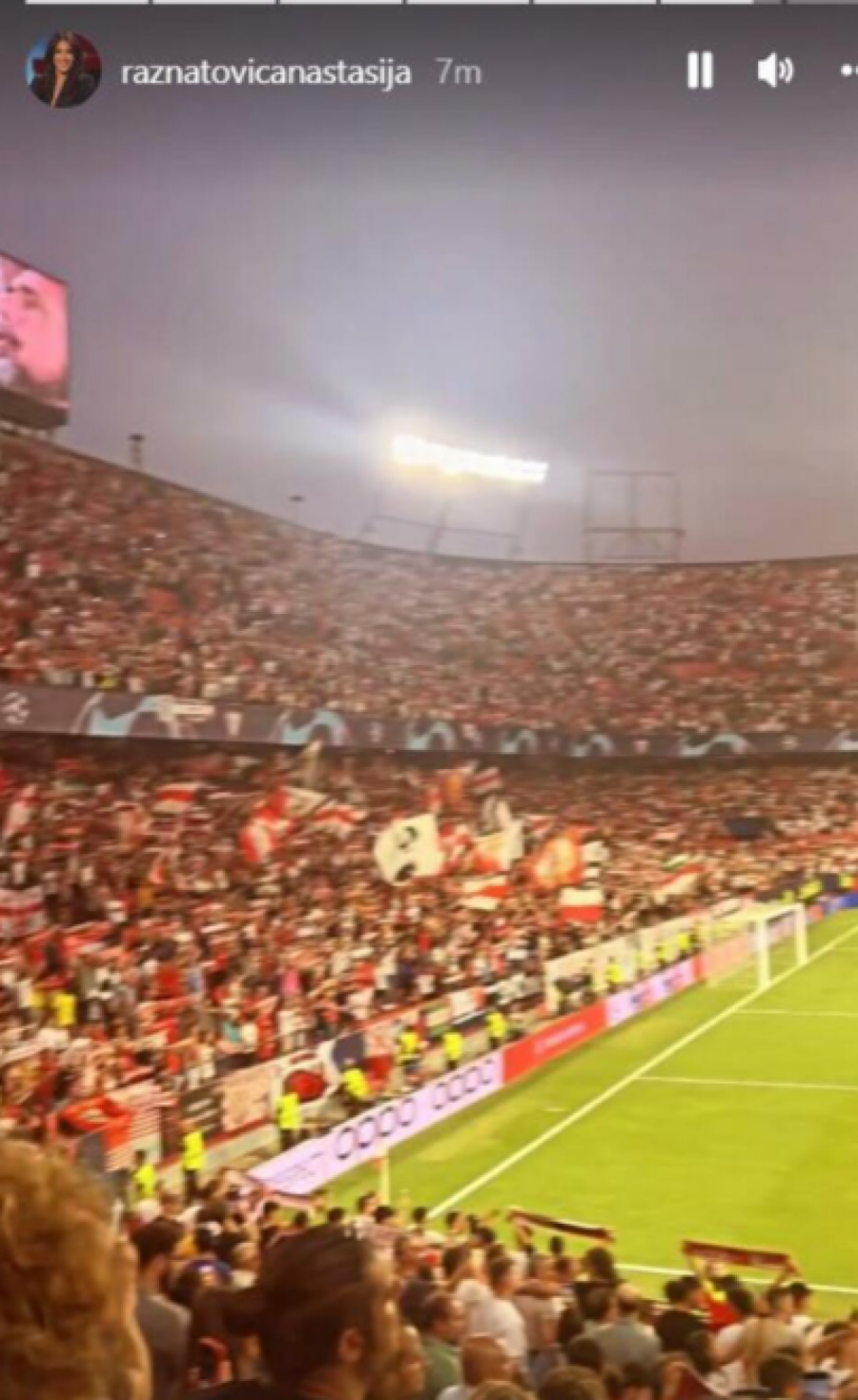 ANASTASIJA RAŽNATOVIĆ BODRILA DEČKA Pevačica navijala na stadionu u Španiji, a evo kako se pojavila (FOTO)