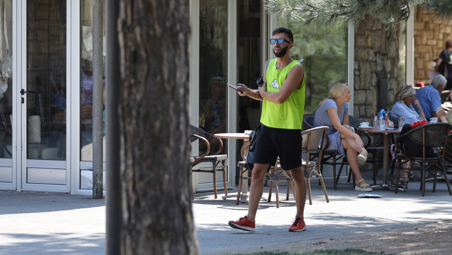 EKSKLUZIVNO ALO! PAPARACO UHVATIO VODITELJA Ova navika promenila je život Darka Tanasijevića (VIDEO)
