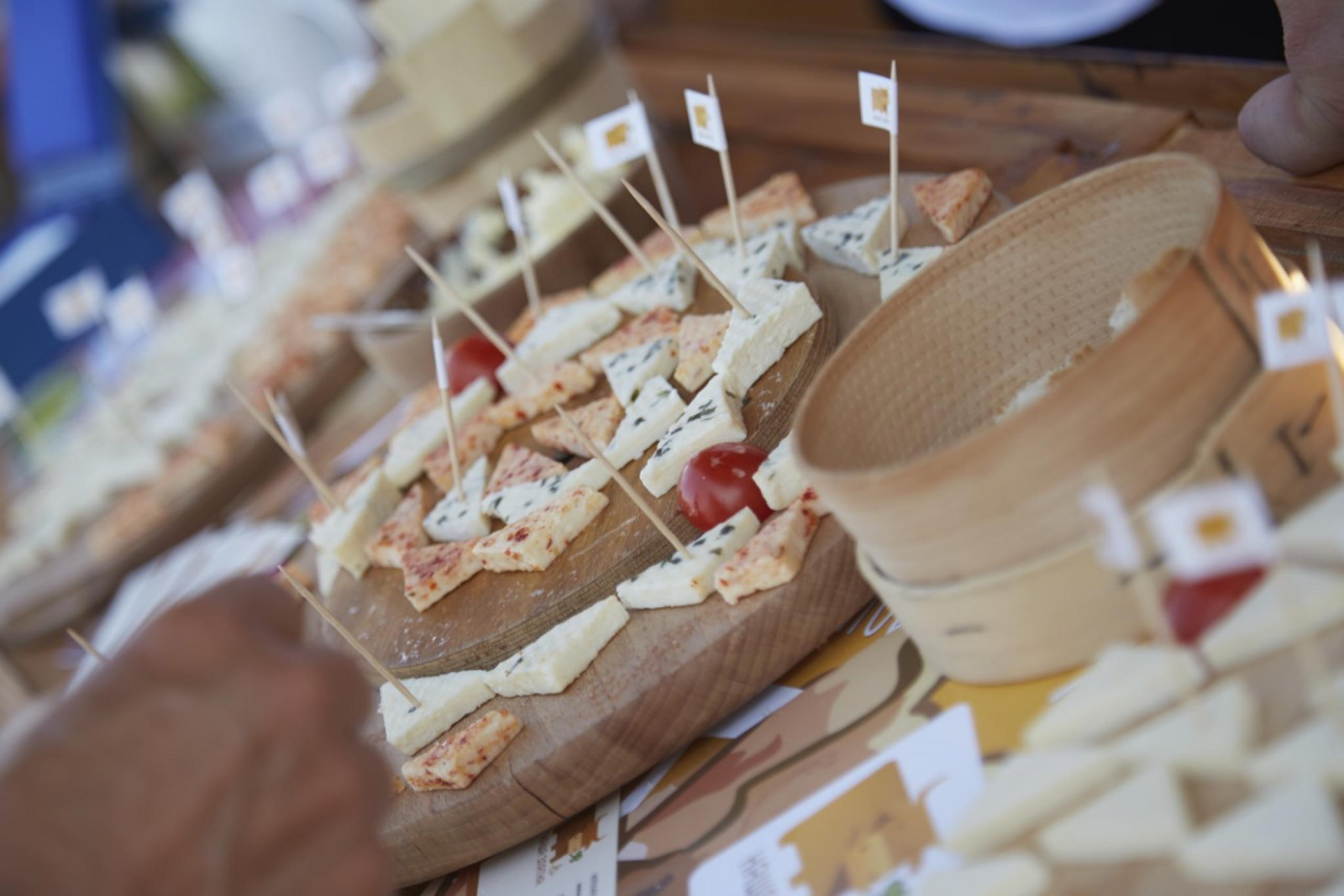 RAPSODIJA DOBRIH UKUSA NA SAVA PROMENADI Na Good Food & Wine festivalu, 24. septembra, više od 100 izlagača - degustacija vina, zlatiborske pršute, vojvođanske kobasice...