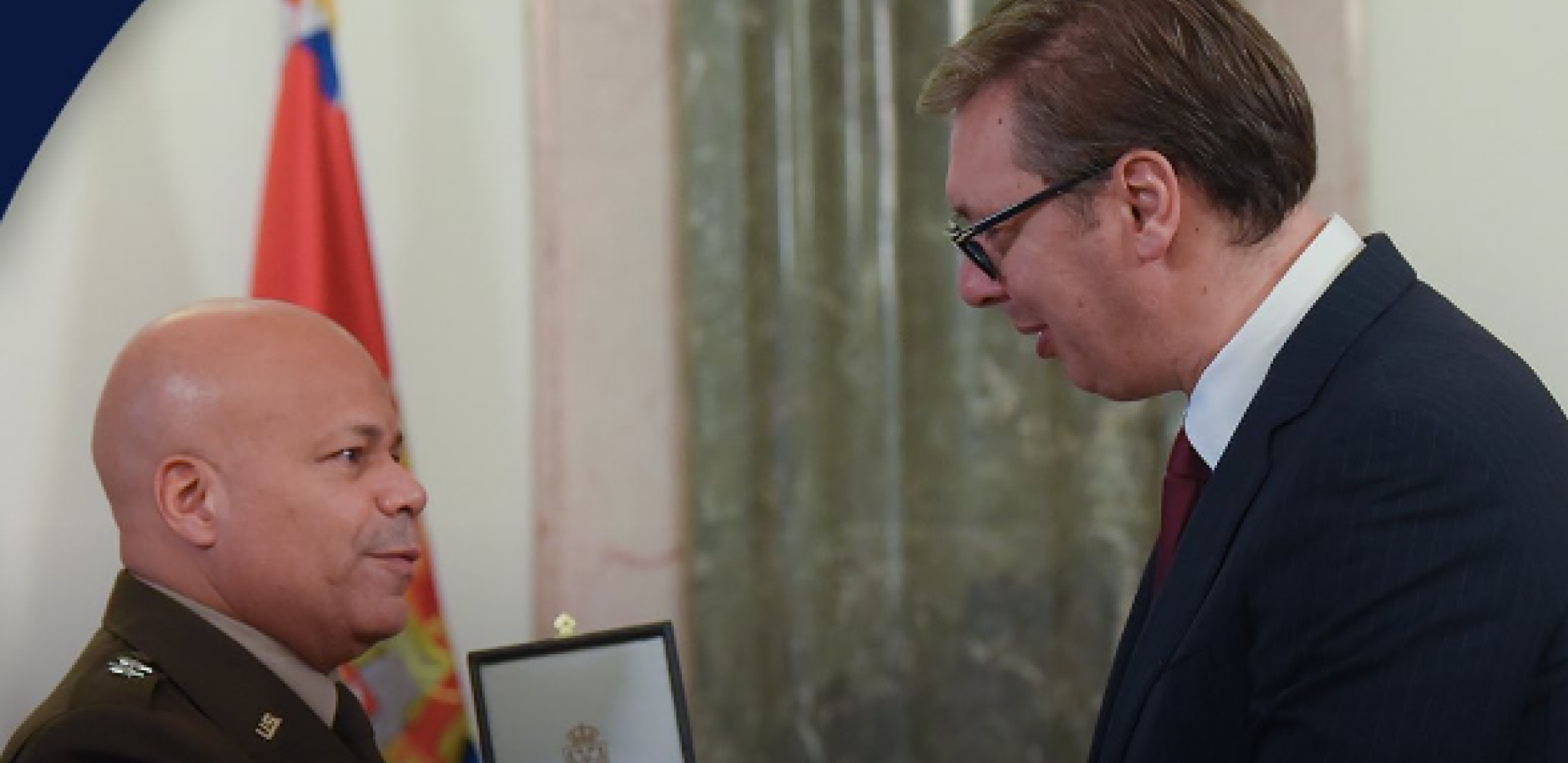 ISKRENOM PRIJATELJU SRBIJE Predsednik Vučić dodelio general-majoru Džonu Harisonu Orden srpske zastave drugog stepena (FOTO)