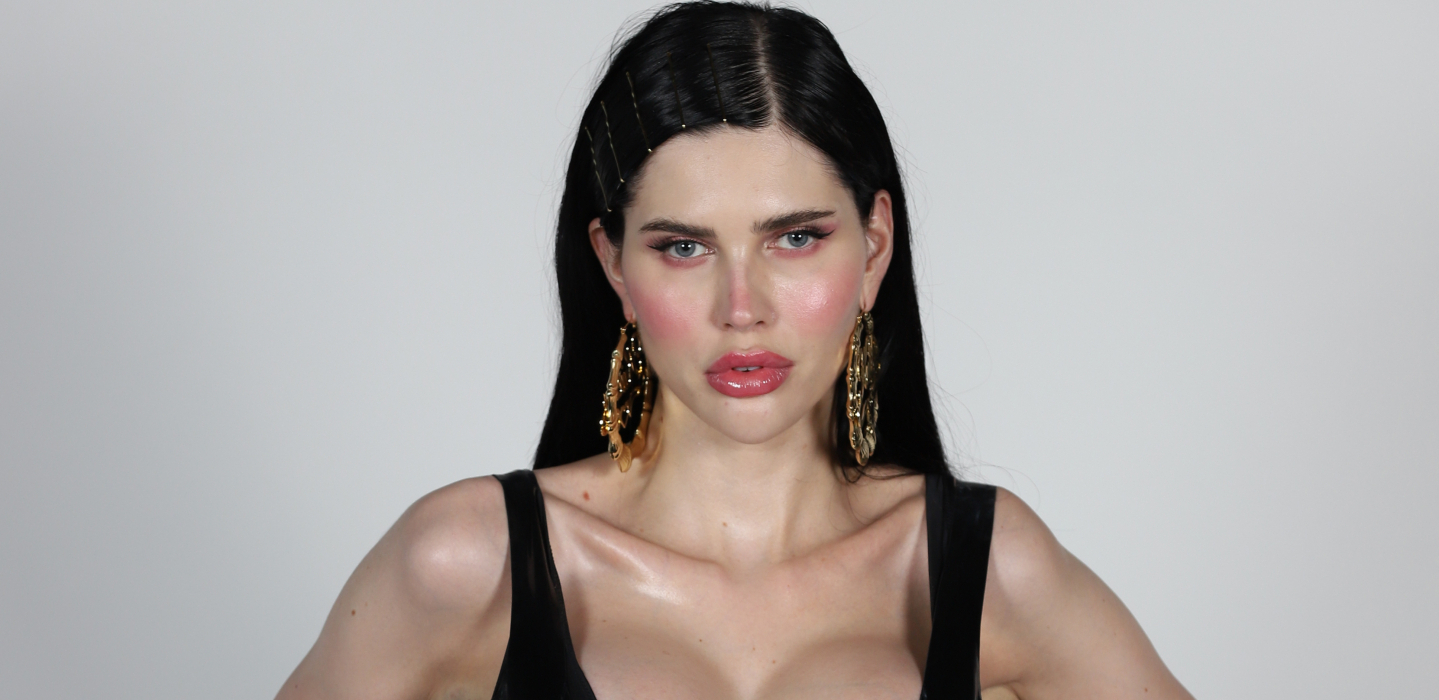 DEČKO ME JE SILOVAO I TUKAO! Ekskluzivno za Alo! Deniz Dejm progovorila o stravičnom nasilju koje je pretrpela i umalo zaplakala pred kamerama (VIDEO)