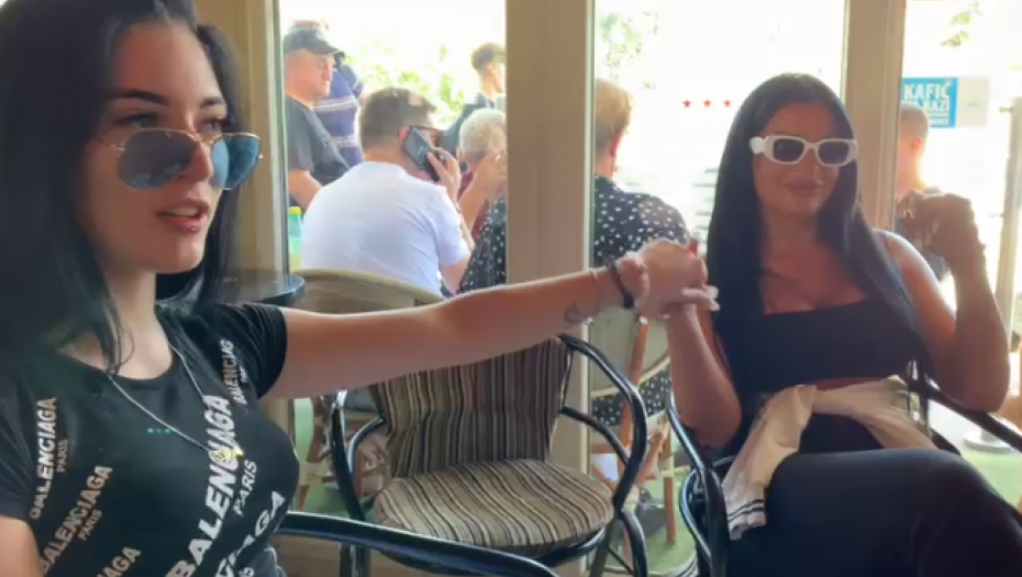 BUDUĆA ZADRUGARKA PRIZNALA VEZU SA DEVOJKOM Došla i njena majka da je podrži pred karantin, a otkrila je i gde su se upoznale (VIDEO)