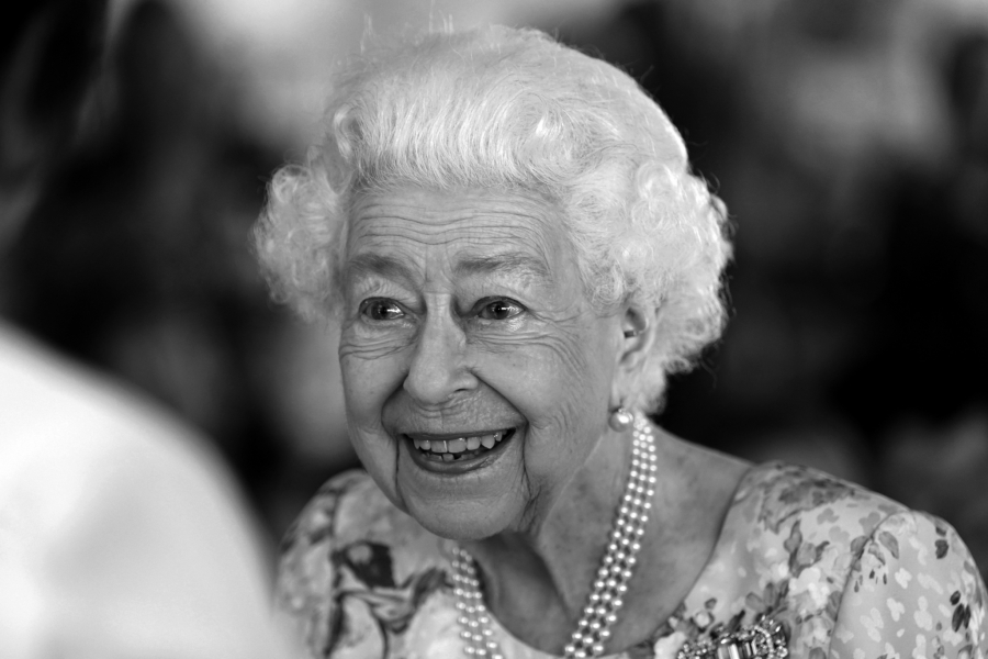 OTKRIVENO PREZIME POKOJNE KRALJICE ELIZABETE II Ovaj podatak je znao jako mali broj ljudi na svetu, a imala je i dva imena