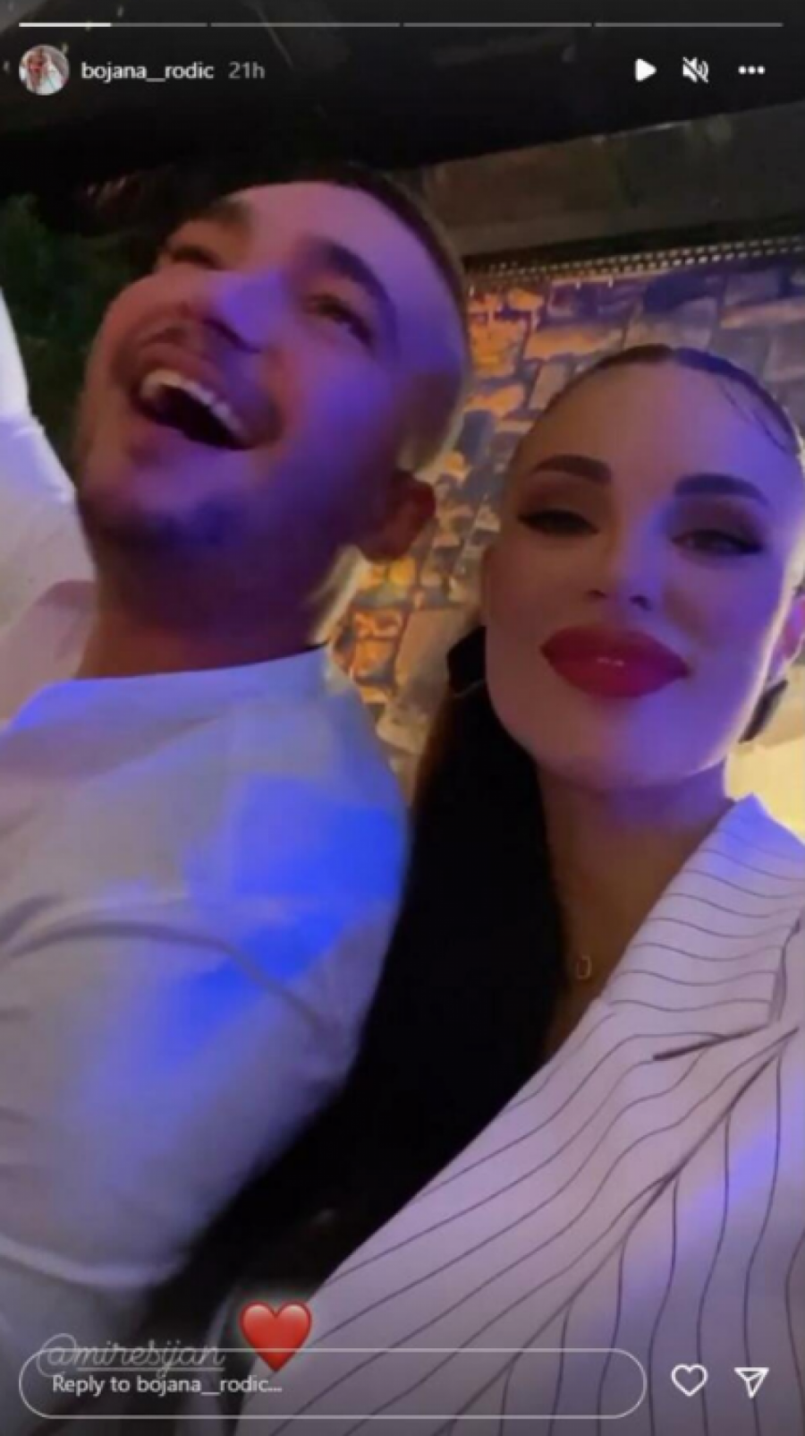 TRUDNA RODIĆKA I MIRKO ŠIJAN U PROVODU Bojana blista, pao i sočan poljubac, odale ih društvene mreže (FOTO)