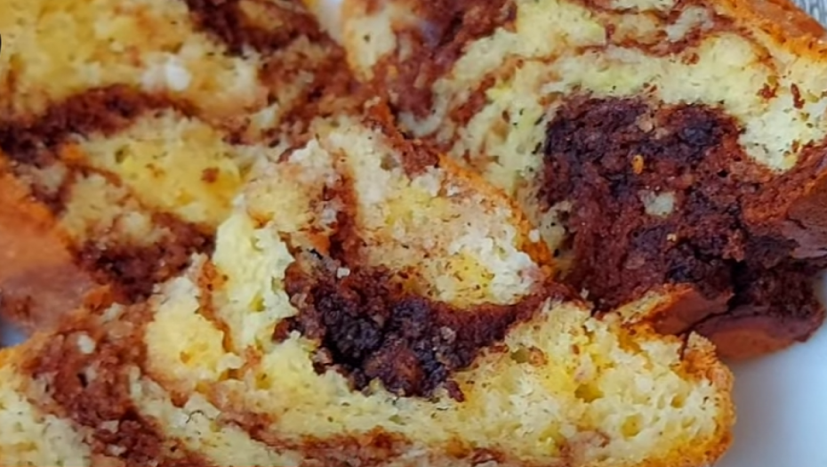 NAJMEKŠI ŠARENI KOLAČ SA ČOKOLADOM Napravite poslasticu po receptu iz bakine kuhinje (VIDEO)