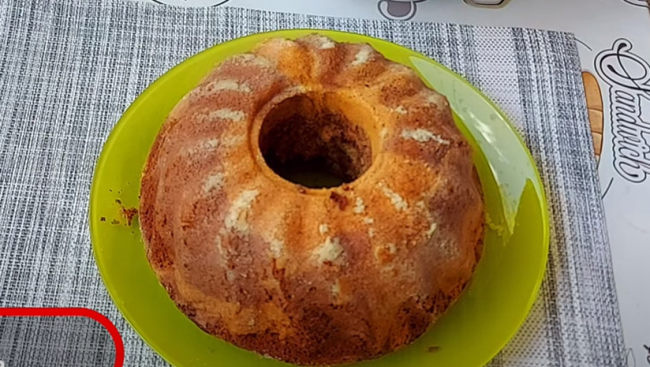 NAJMEKŠI ŠARENI KOLAČ SA ČOKOLADOM Napravite poslasticu po receptu iz bakine kuhinje (VIDEO)