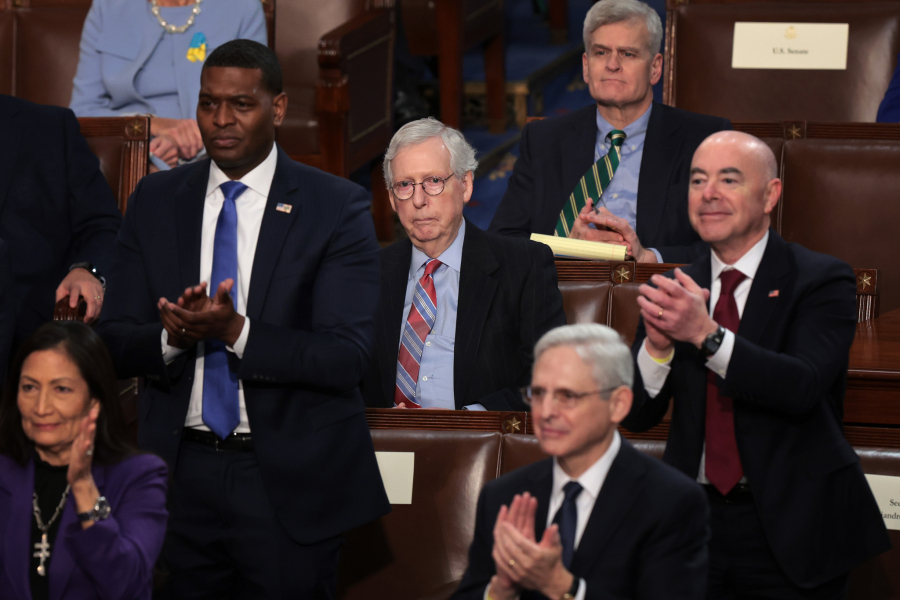 NE BRINITE, PUŠKA JE ZAKOČENA Američki zvaničnici tvrde da nema razloga za brigu, a ceo svet vidi šta se sprema!