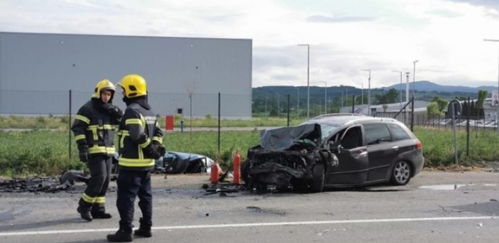 TEŽAK UDES NA SAMOM IZLASKU IZ UŽICA KA ZLATIBORU Na magistralnom putu došlo do silovitog direktnog sudara "golfa" i "fijata"