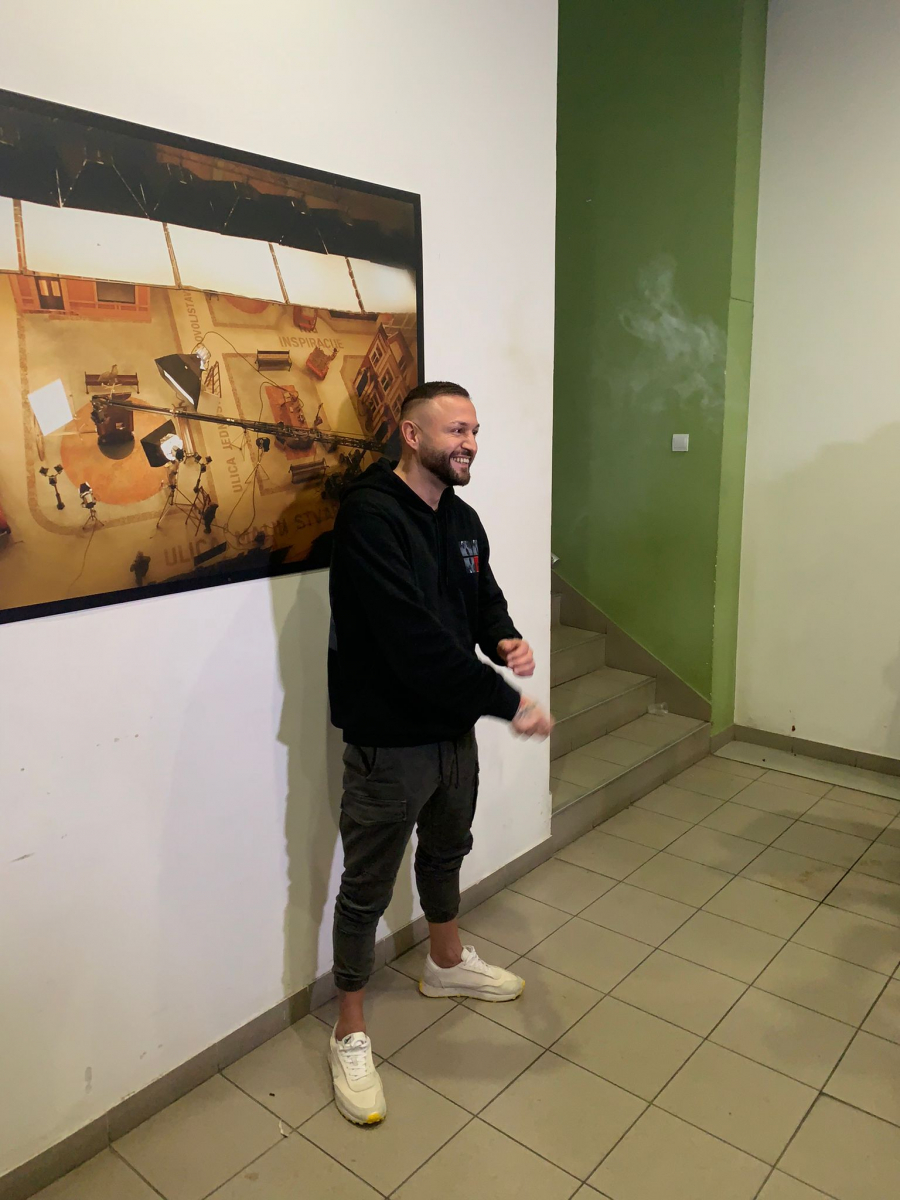 PRETPRELA JE SVAŠTA Ša progovorio o novoj devojci, nije mogao da spreči ANTIFANOVE da joj rade OVO