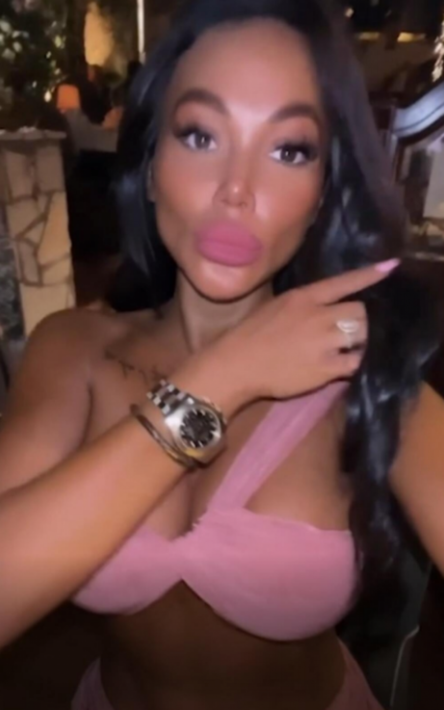 OSTAVILA BEZ DAHA Tamara Đurić u provokativnom izdanju, grudi u prvom planu, a tek da vidite kako se obukla