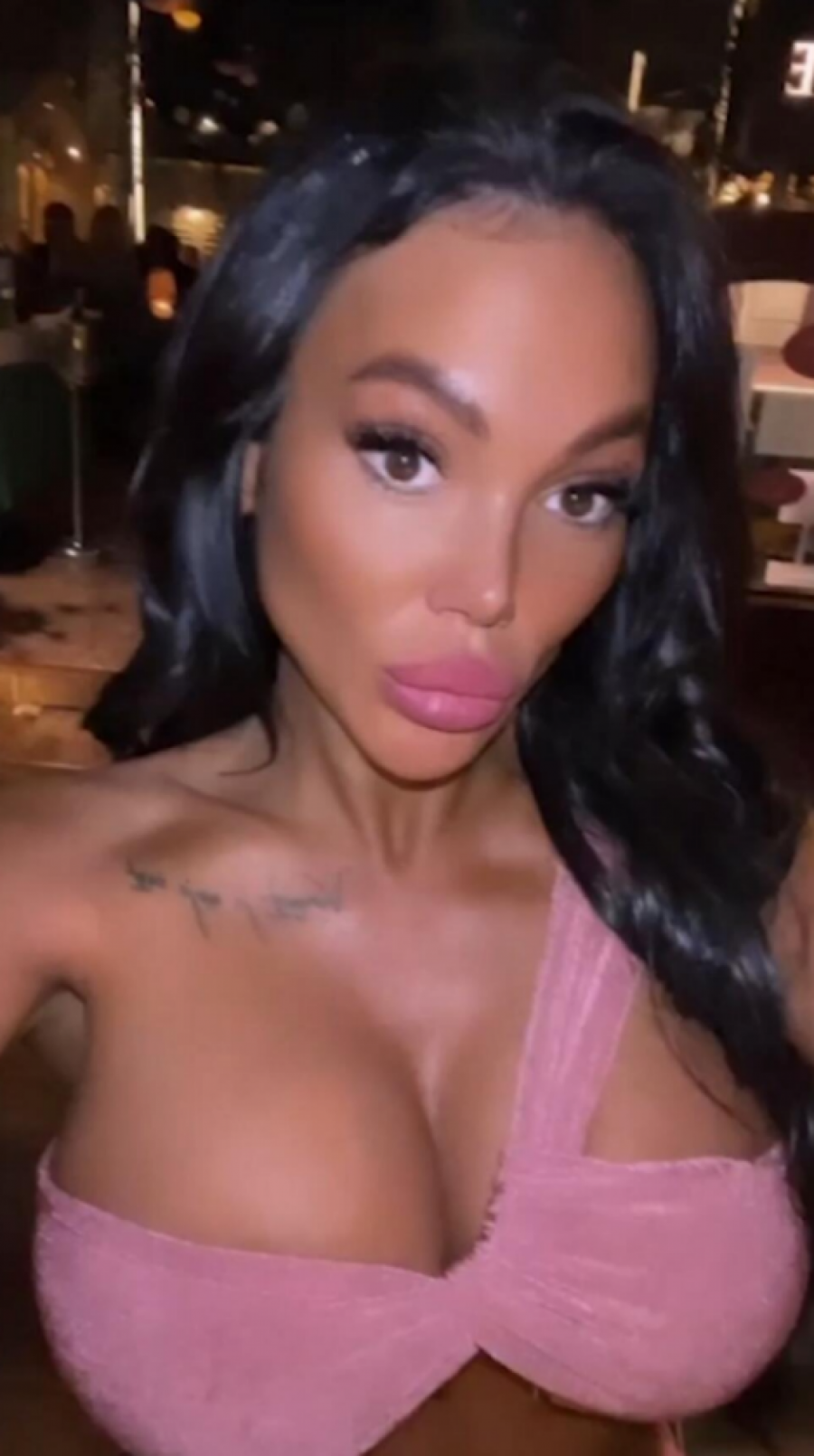 OSTAVILA BEZ DAHA Tamara Đurić u provokativnom izdanju, grudi u prvom planu, a tek da vidite kako se obukla