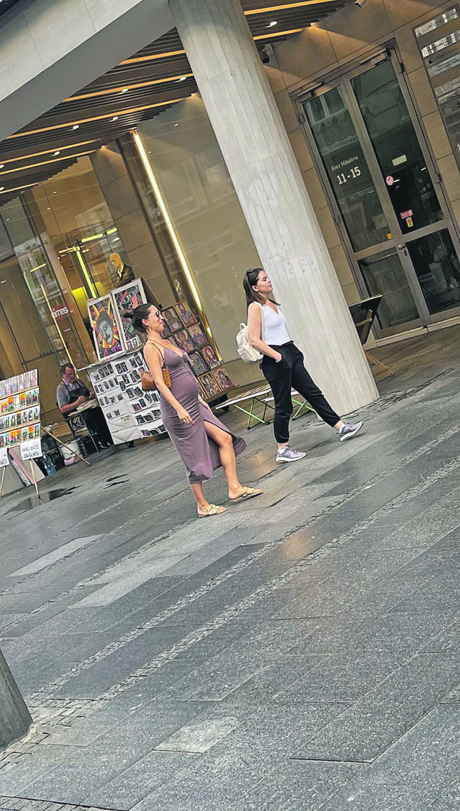 JEDVA ČEKAM DA UZMEM SINA U RUKE Prelepa voditeljka Marija Egelja šopinguje u sedmom mesecu (FOTO)