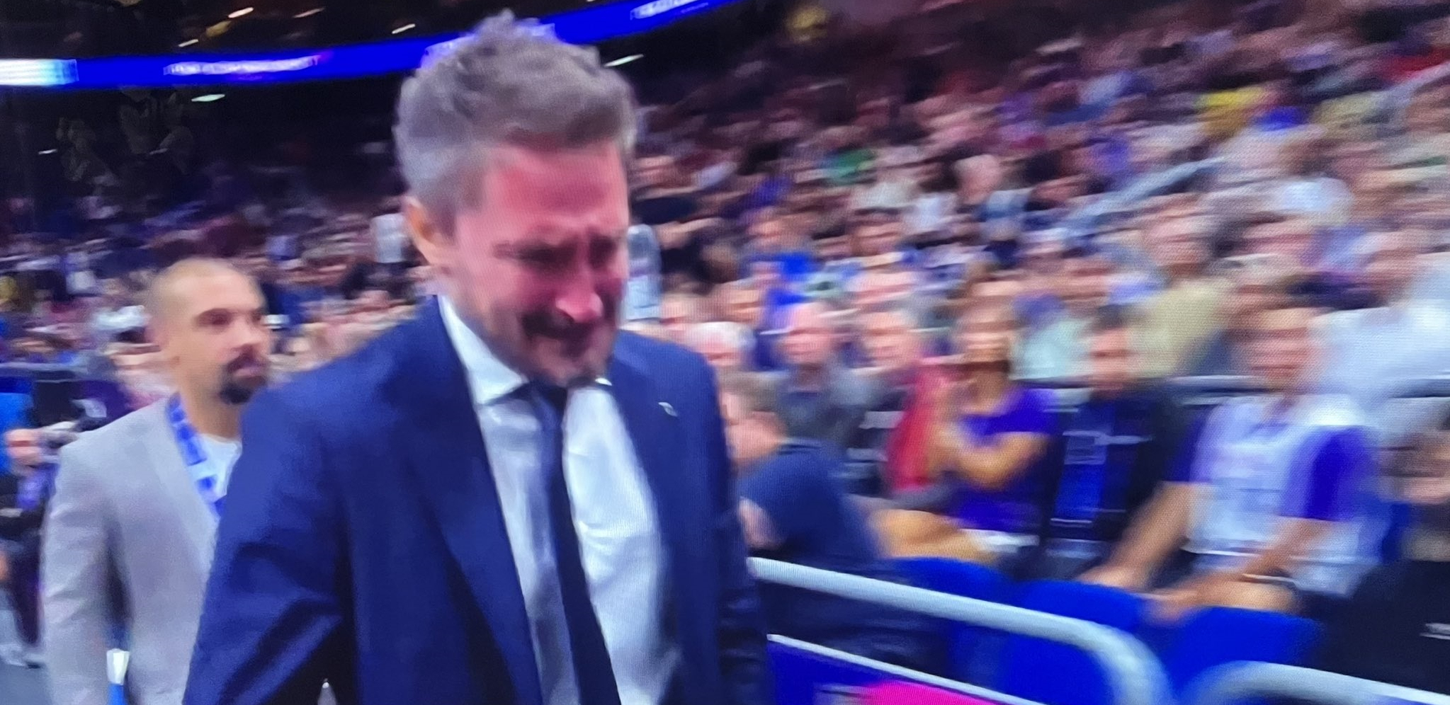 POCEKO ODUŠEVIO NAVIJAČE Neverovatni Italijan tešio naše igrače nakon poraza (VIDEO)