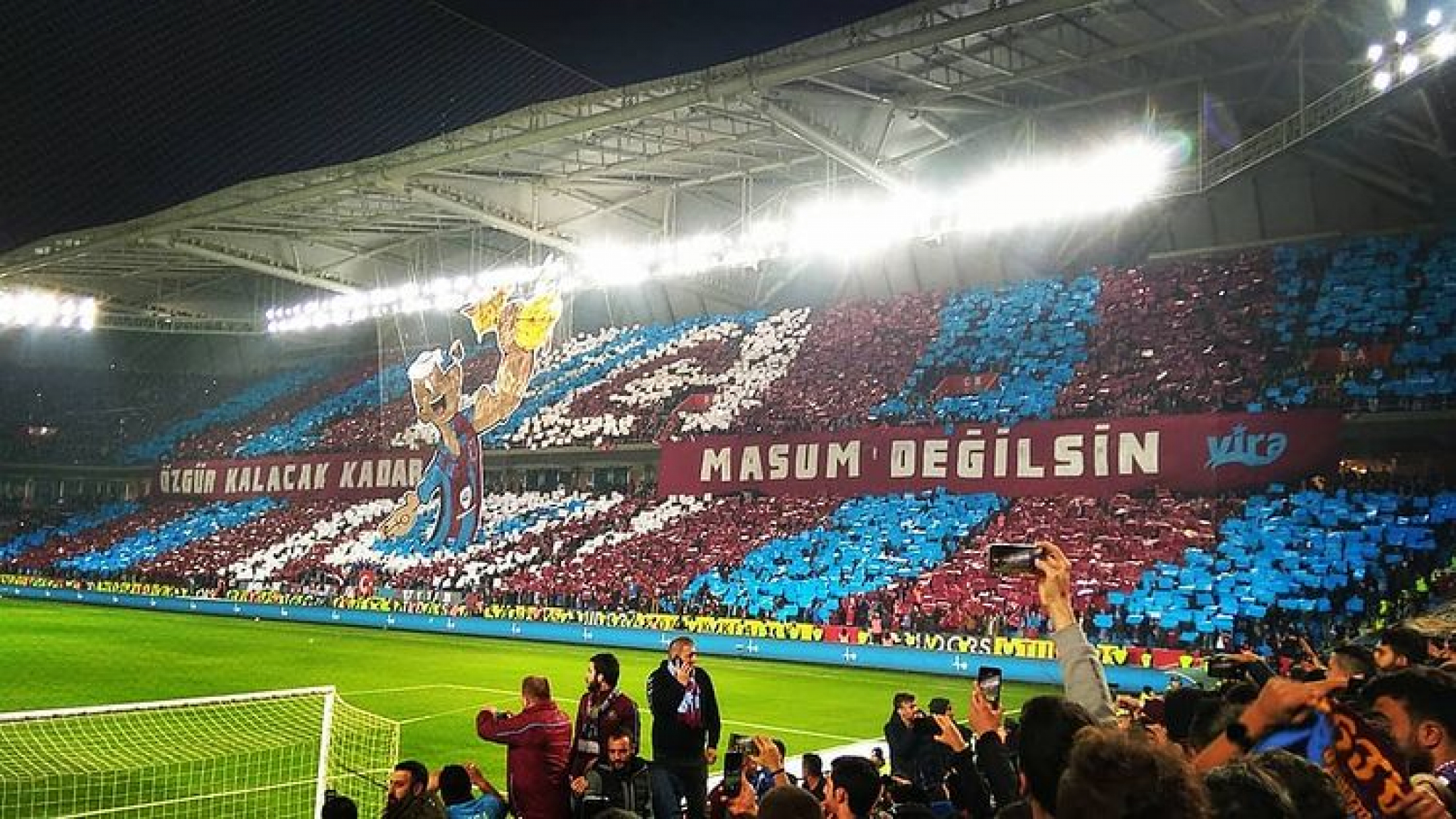 ZVEZDU ČEKA VRUĆ DOČEK U TURSKOJ Verna navijačica Trabzona za 