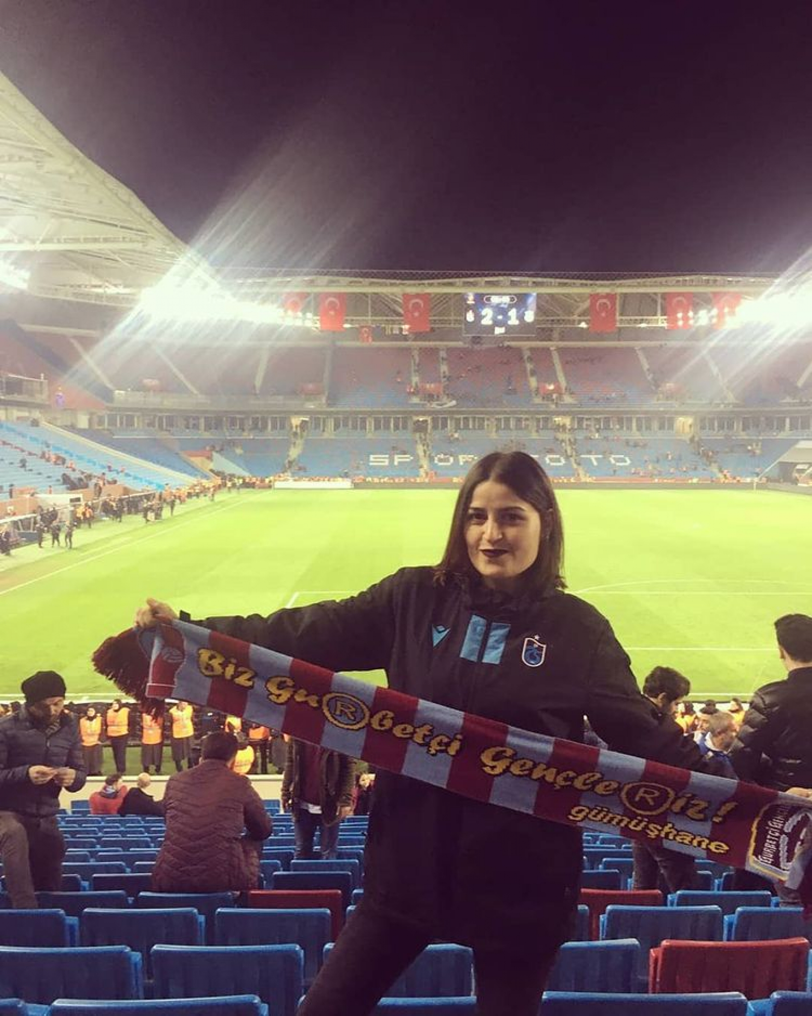 ZVEZDU ČEKA VRUĆ DOČEK U TURSKOJ Verna navijačica Trabzona za 